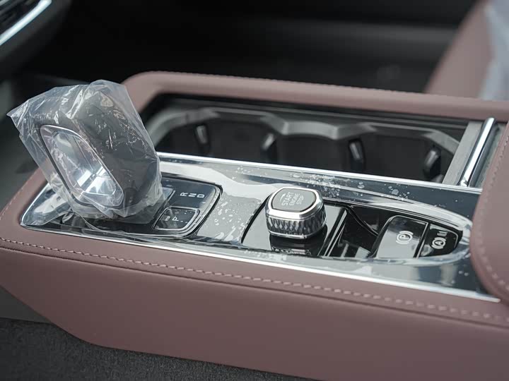 Фото 13 - Volvo S90