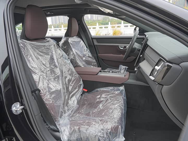 Фото 21 - Volvo S90