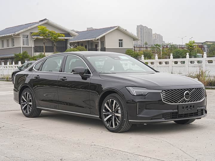 Фото 3 - Volvo S90