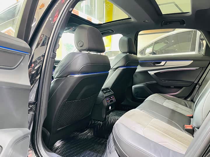 Фото 6 - Audi A6L