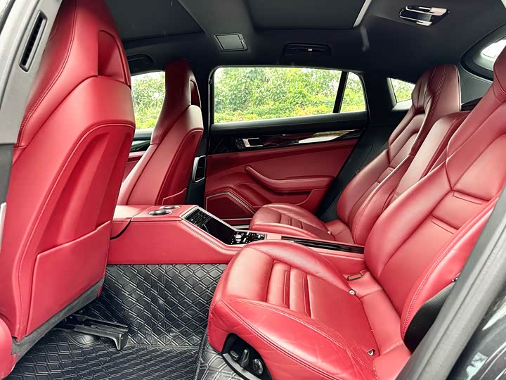 Фото 18 - Porsche Panamera