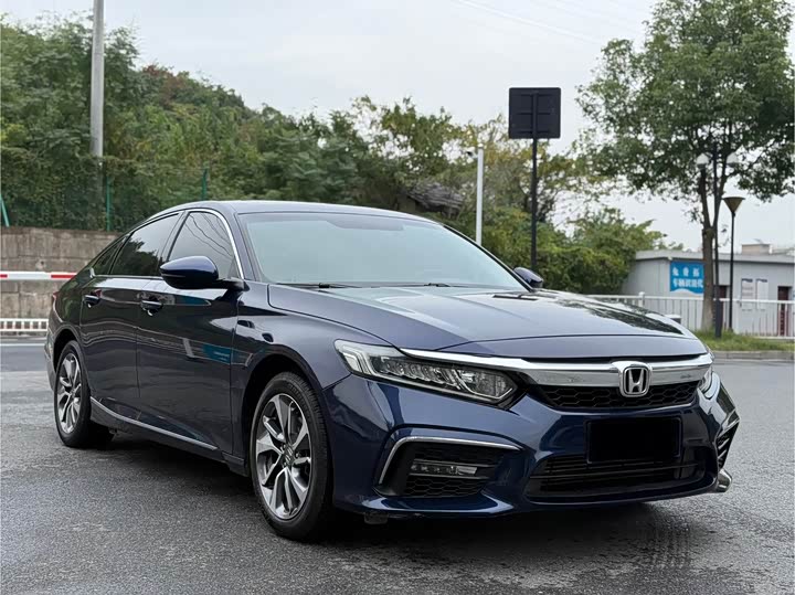 Фото 3 - Honda Inspire