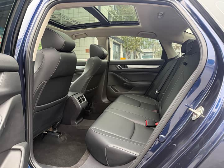 Фото 7 - Honda Inspire