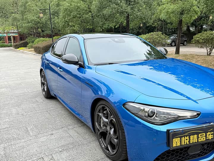 Фото 13 - Alfa Romeo Giulia