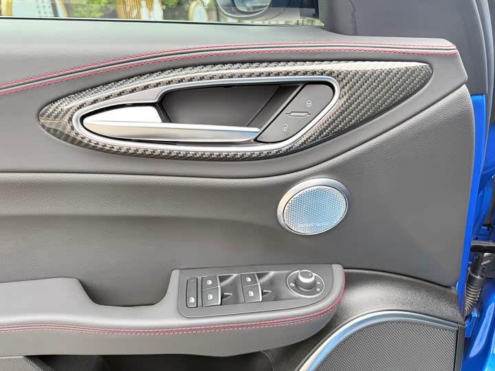 Фото 19 - Alfa Romeo Giulia