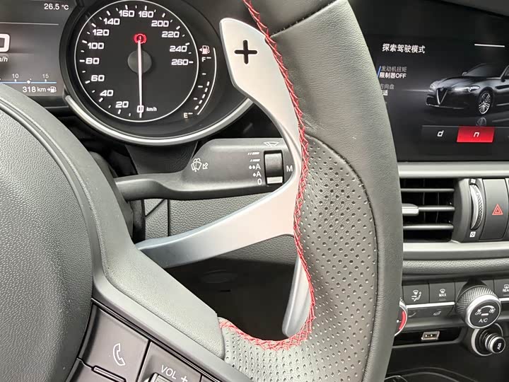 Фото 20 - Alfa Romeo Giulia