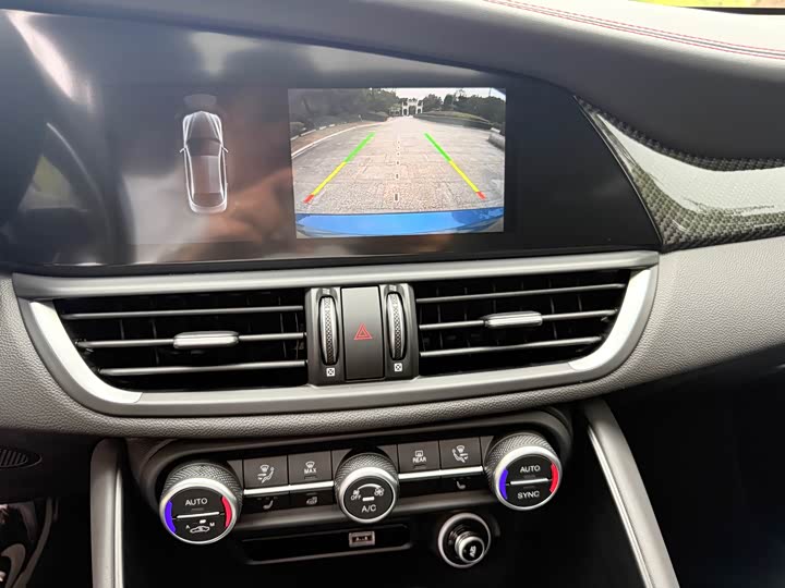 Фото 21 - Alfa Romeo Giulia