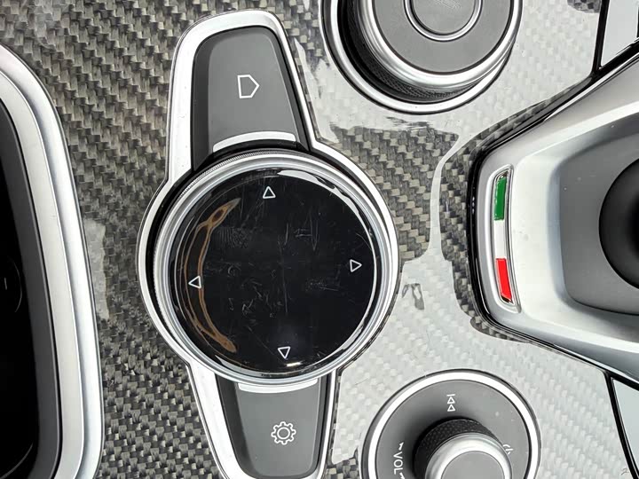 Фото 24 - Alfa Romeo Giulia