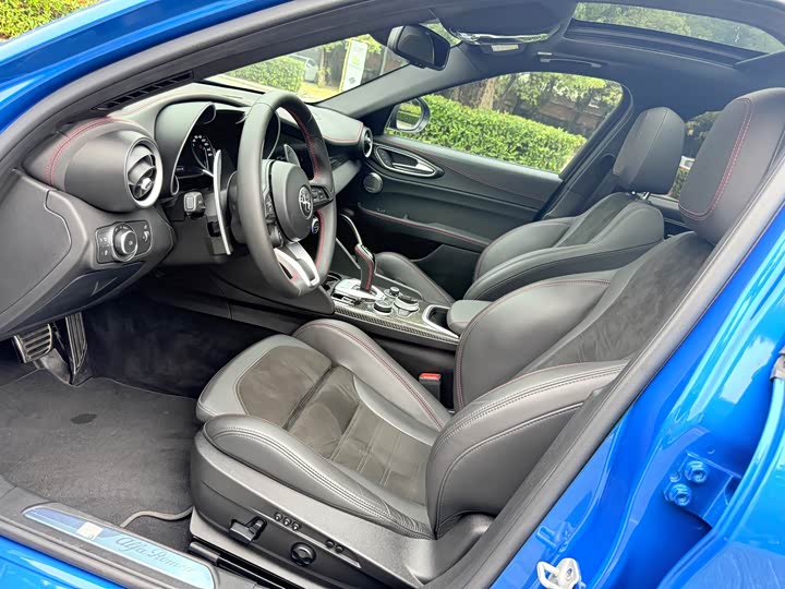 Фото 4 - Alfa Romeo Giulia