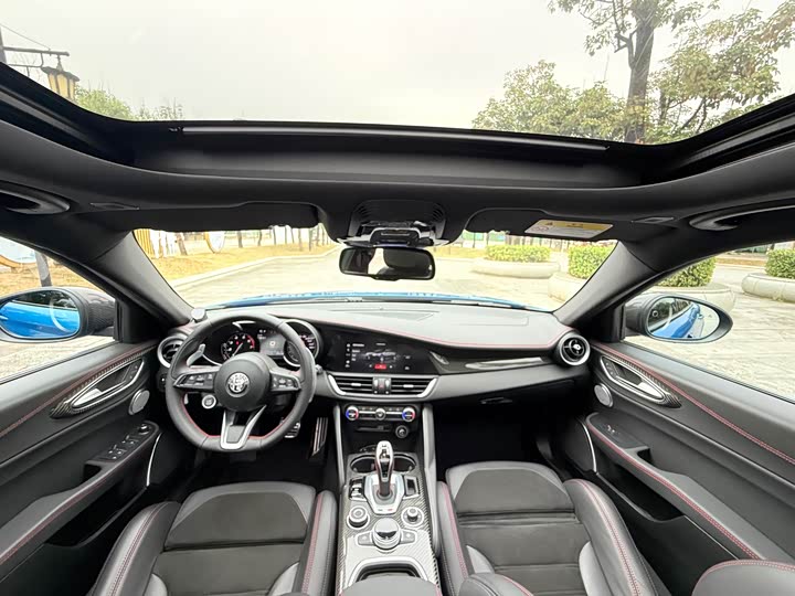 Фото 6 - Alfa Romeo Giulia