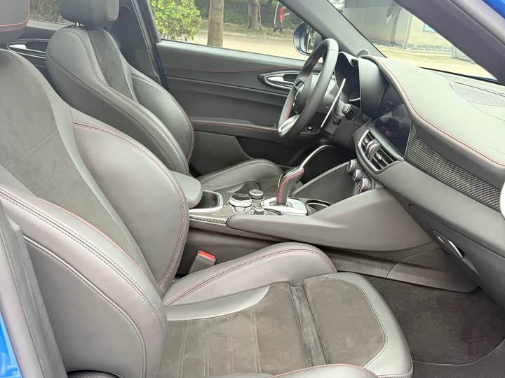 Фото 7 - Alfa Romeo Giulia