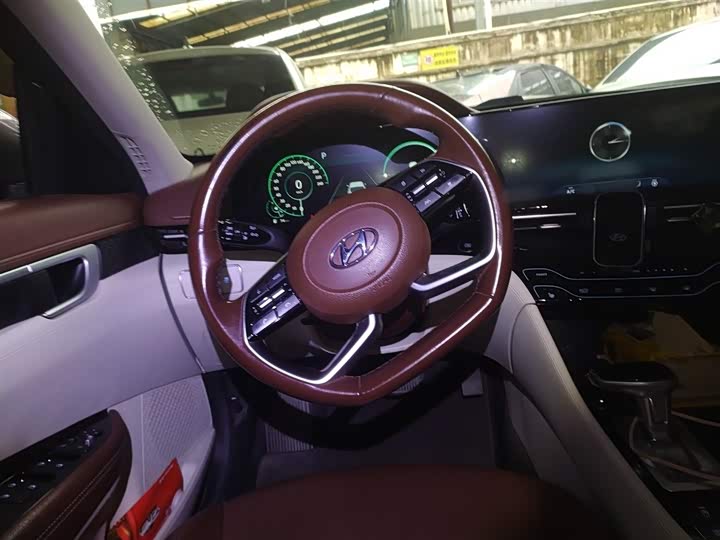 Фото 3 - Hyundai Mistra