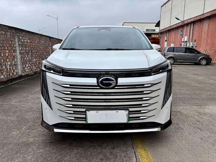 Фото 2 - GAC Trumpchi E9