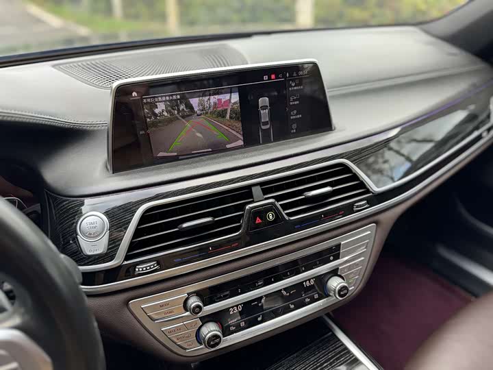 Фото 11 - BMW 7 Series