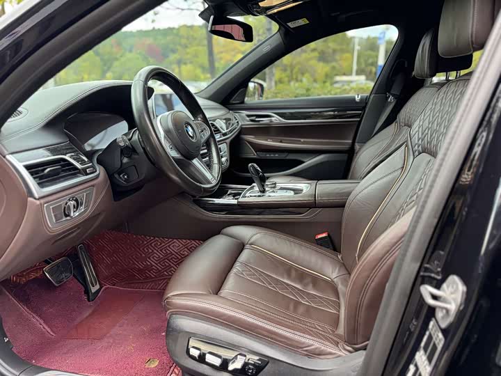 Фото 13 - BMW 7 Series