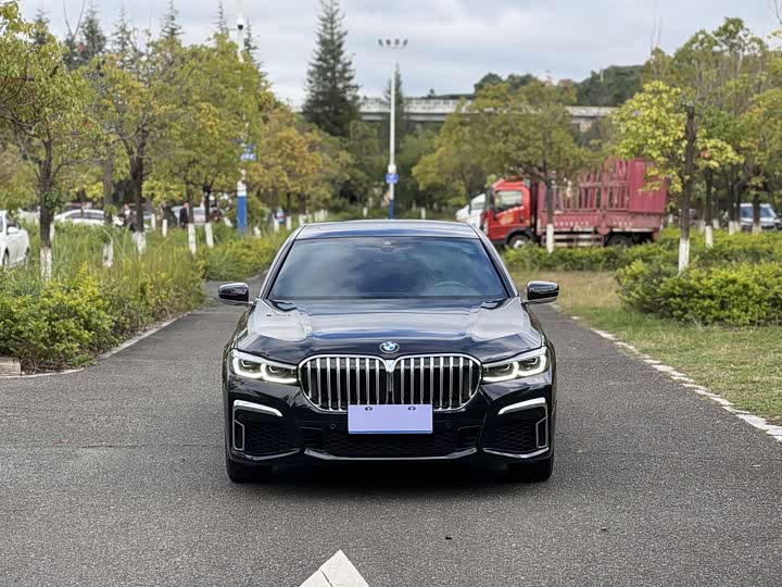 Фото 2 - BMW 7 Series