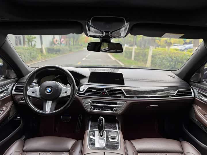 Фото 22 - BMW 7 Series