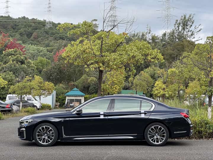 Фото 3 - BMW 7 Series