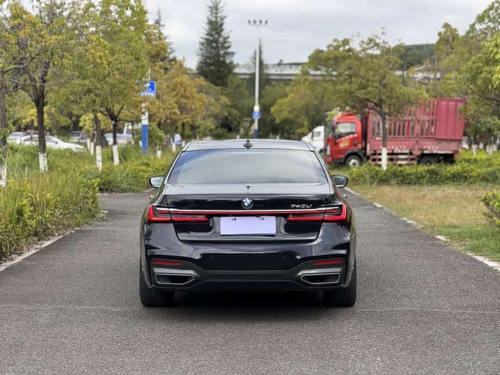 Фото 9 - BMW 7 Series