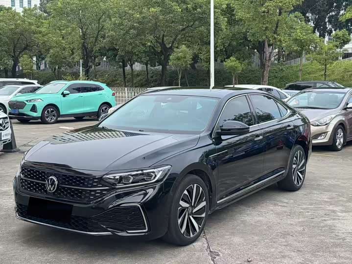 Фото 1 - Volkswagen Passat