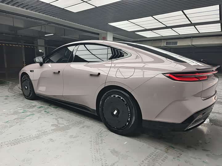 Фото 10 - Geely Galaxy E8