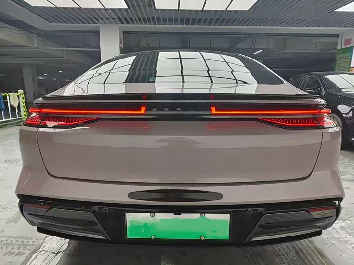 Фото 11 - Geely Galaxy E8