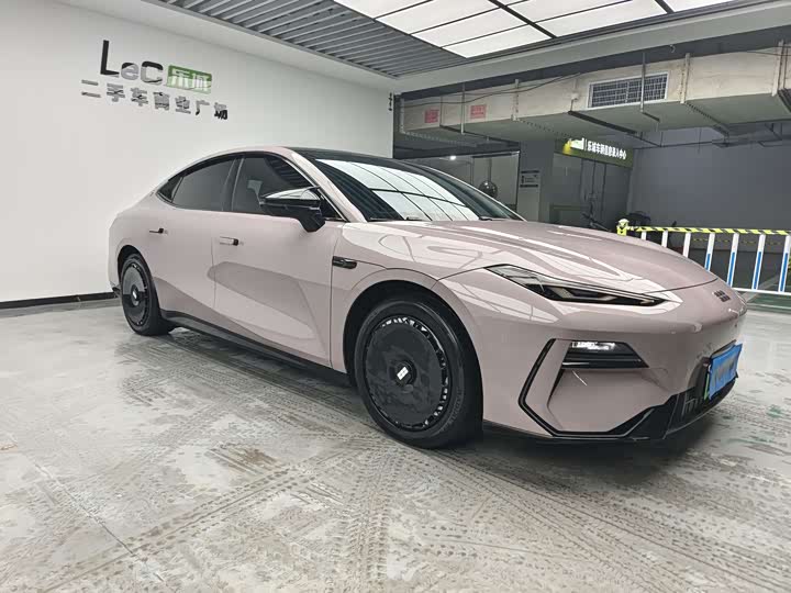 Фото 3 - Geely Galaxy E8