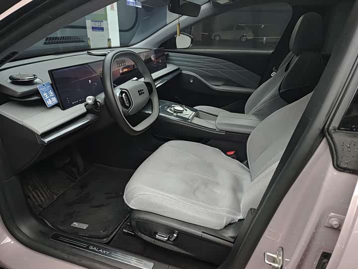 Фото 7 - Geely Galaxy E8