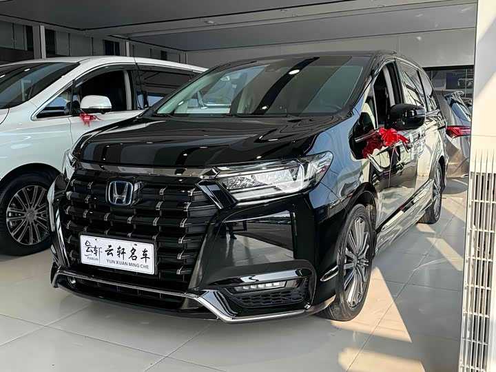 Фото 1 - Honda Elysion