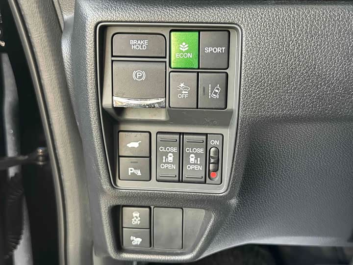 Фото 9 - Honda Elysion