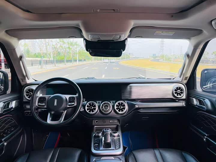 Фото 10 - Tank 300