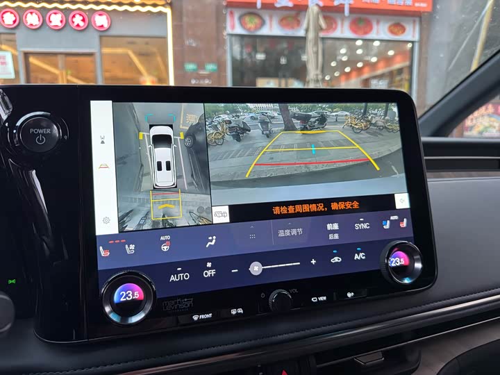 Фото 10 - Lexus LM