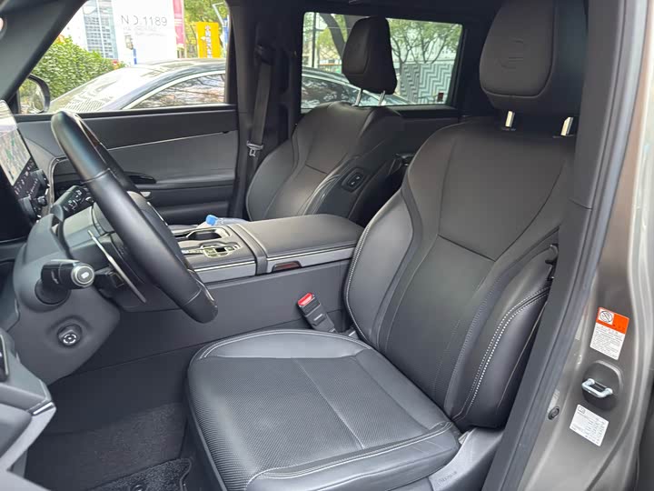 Фото 11 - Lexus LM