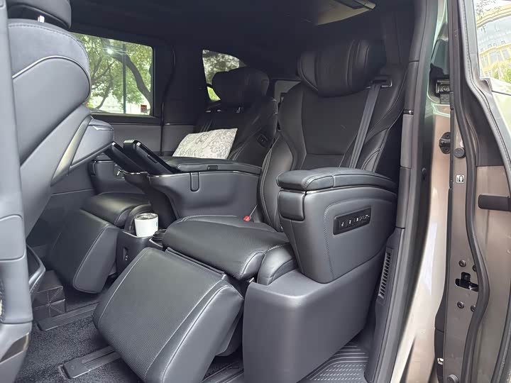 Фото 12 - Lexus LM