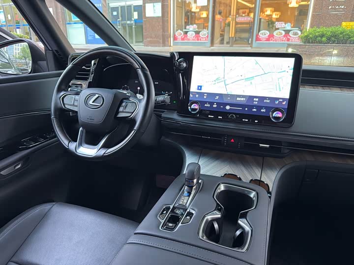 Фото 17 - Lexus LM