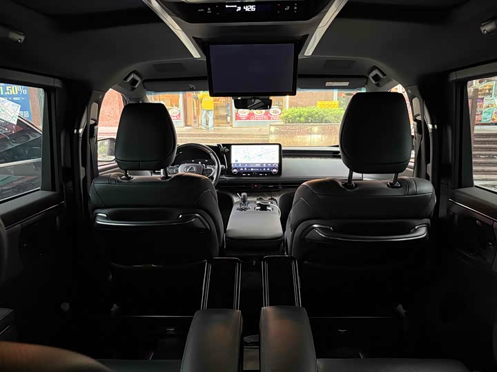 Фото 19 - Lexus LM