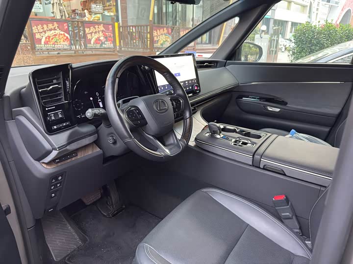 Фото 4 - Lexus LM