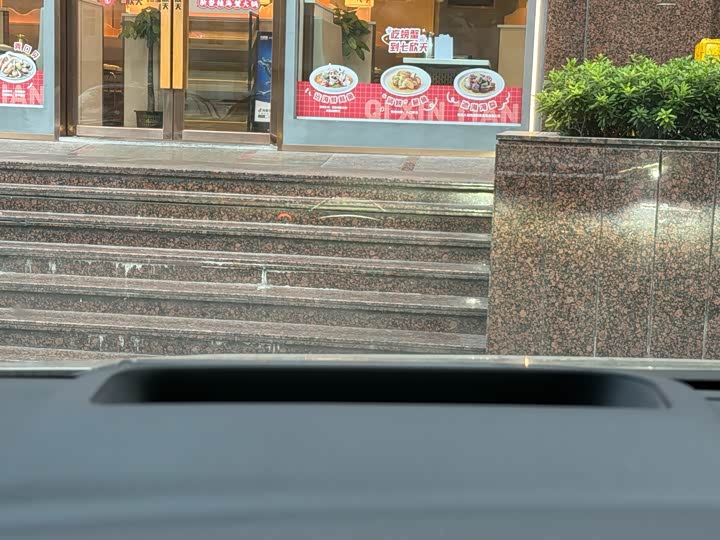 Фото 7 - Lexus LM