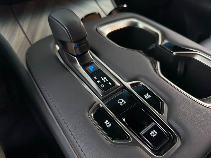 Фото 9 - Lexus LM