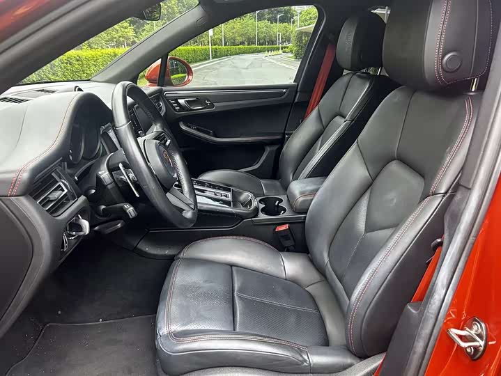 Фото 10 - Porsche Macan