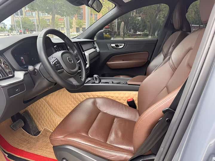 Фото 4 - Volvo XC60