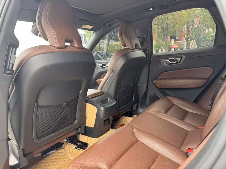 Фото 6 - Volvo XC60