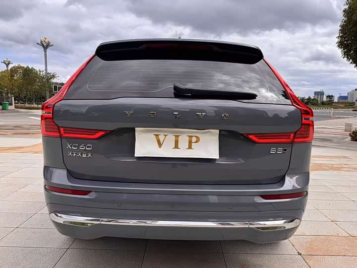 Фото 8 - Volvo XC60