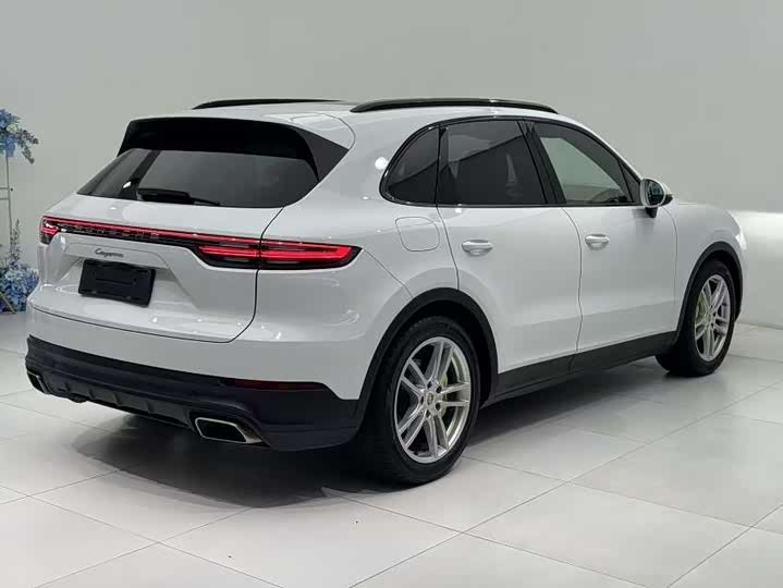 Фото 10 - Porsche Cayenne