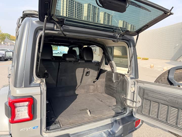 Фото 11 - Jeep Wrangler Hybrid