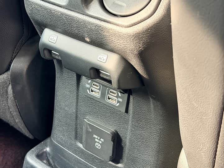 Фото 12 - Jeep Wrangler Hybrid