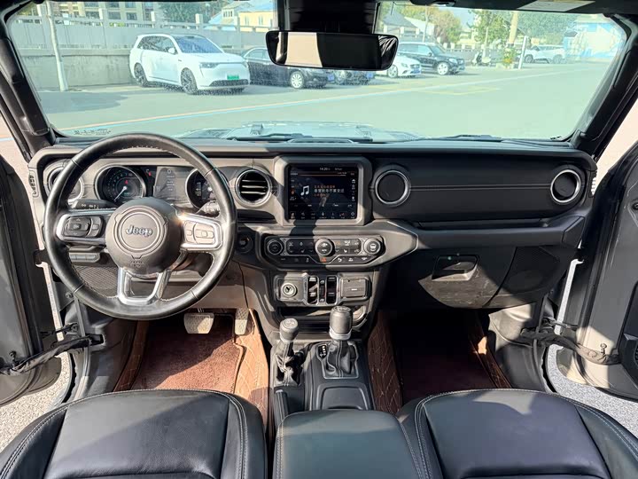 Фото 4 - Jeep Wrangler Hybrid