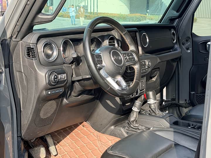 Фото 5 - Jeep Wrangler Hybrid