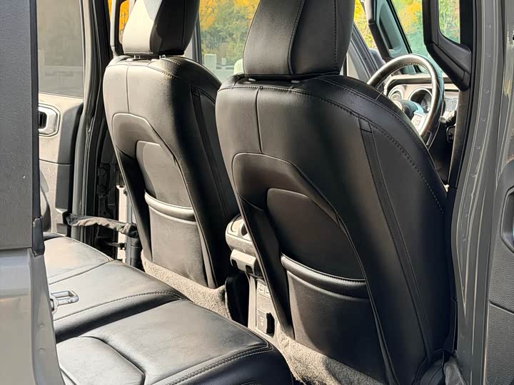 Фото 6 - Jeep Wrangler Hybrid