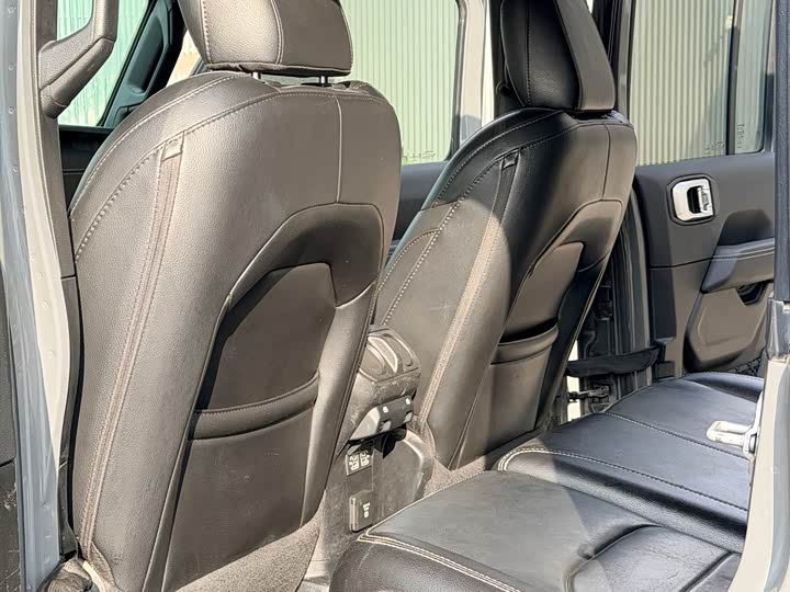 Фото 7 - Jeep Wrangler Hybrid